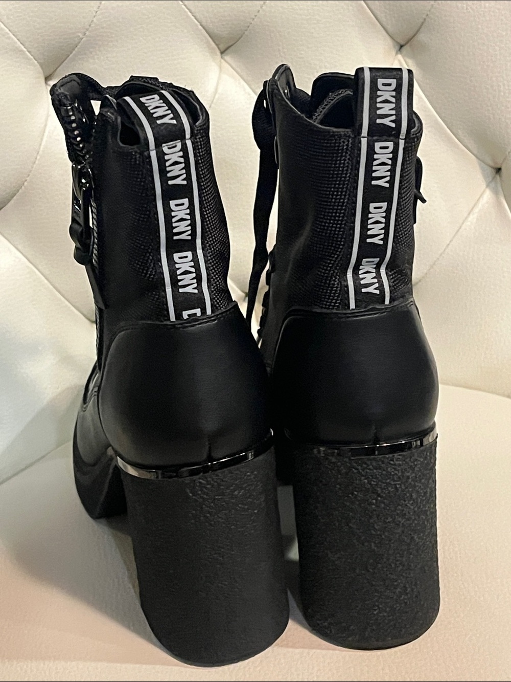 DKNY Black Lace-Up Platform Lug Heeled Ankle Boots Size 8 Eye Catching - Picture 4 of 12